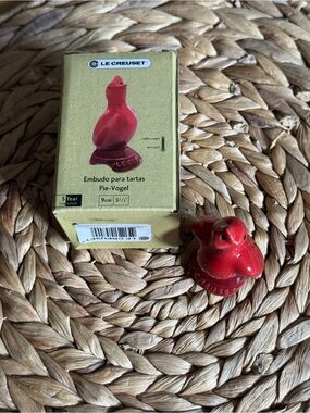 NEW Le Creuset Cherise Pie Bird - Stoneware New in Box